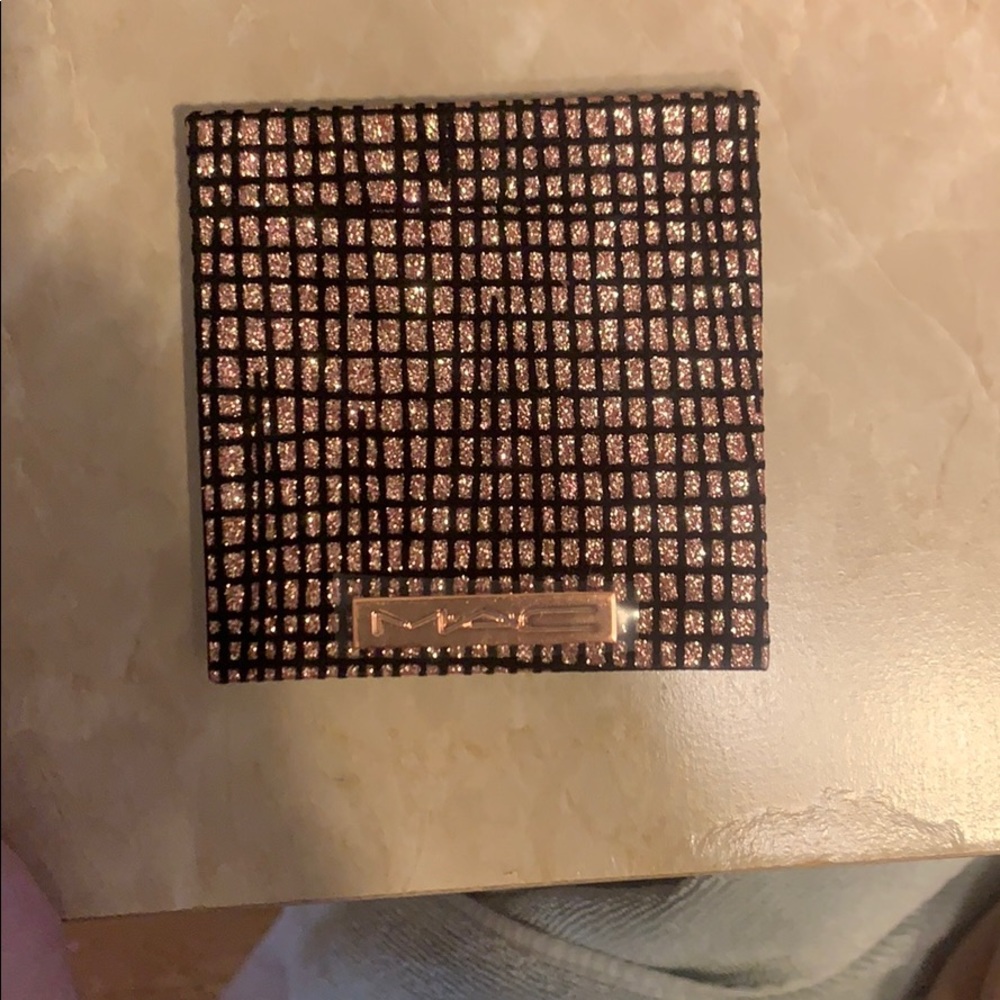 MAC Cosmetics eyeshadow compact palette